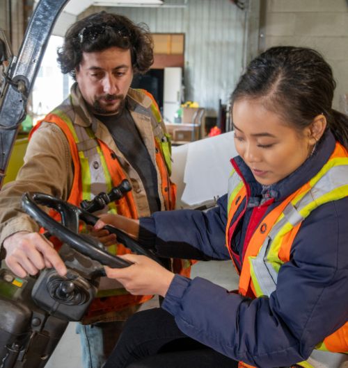 Competent Supervisor giving instructions to a worker