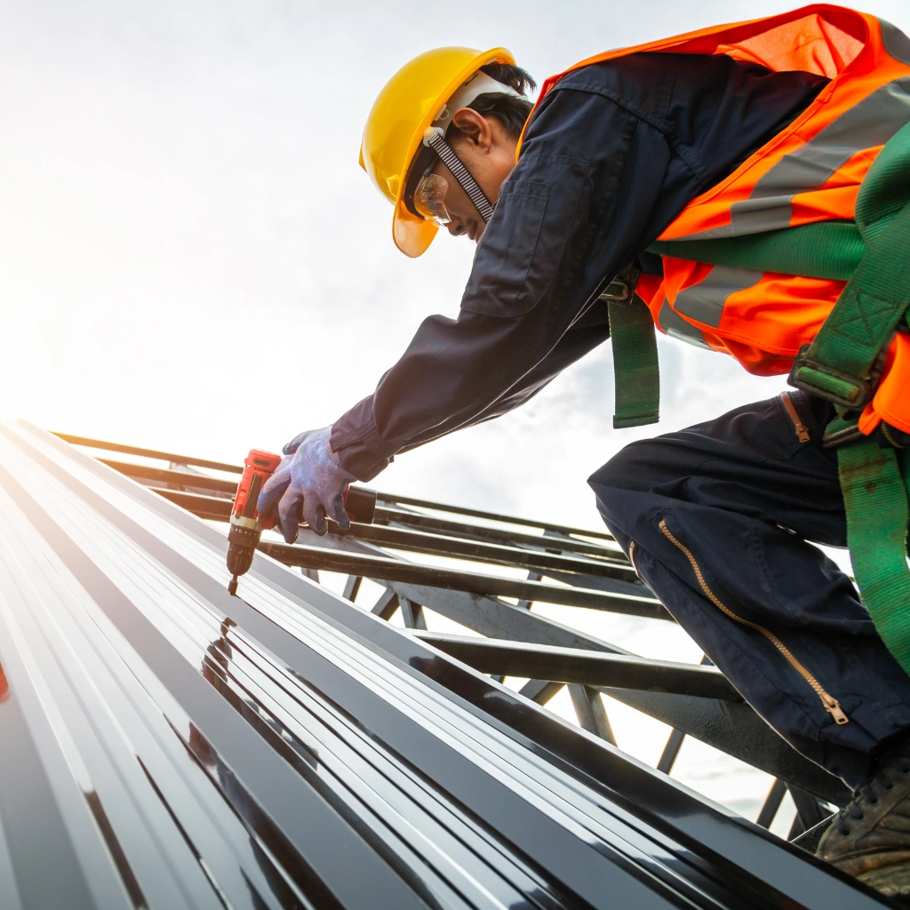 Employee practicing roof safety on job site as part of Working at Heights course