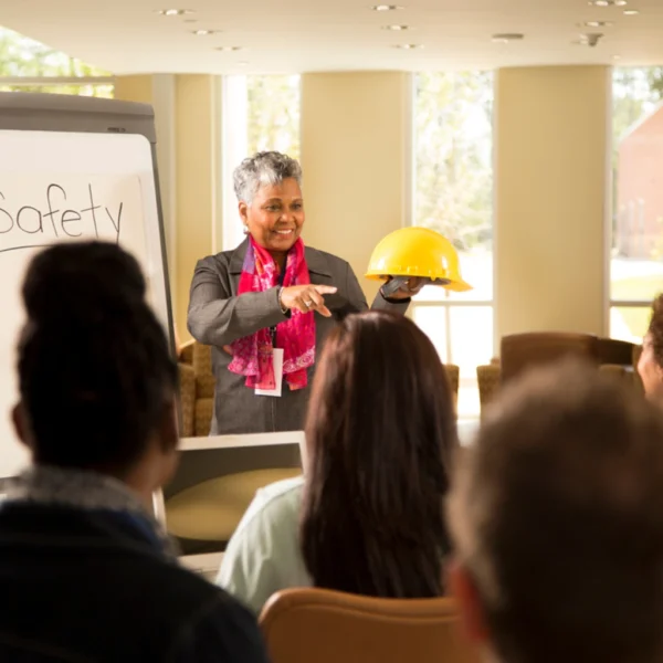 Trainer conducting Workers' Safety Awareness training for French-speaking employees