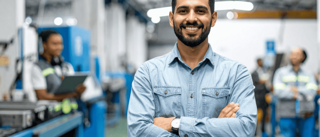 Supervisor providing safety guidance to workers on an Ontario jobsite, demonstrating responsibilities under the Occupational Health and Safety Act.