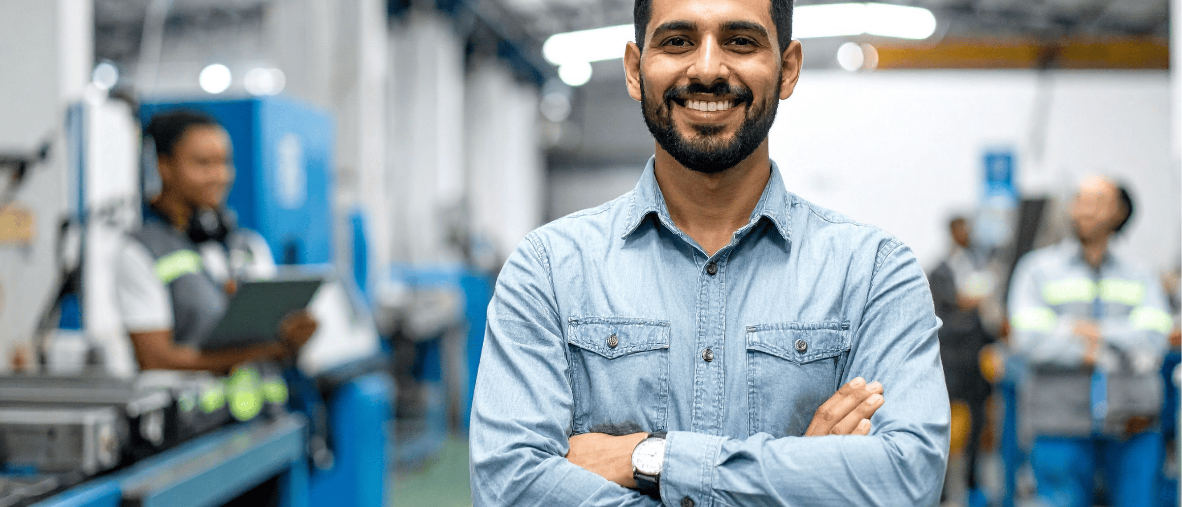 Supervisor providing safety guidance to workers on an Ontario jobsite, demonstrating responsibilities under the Occupational Health and Safety Act.